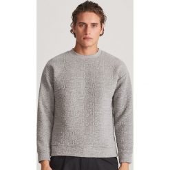 Bluza ze strukturalnej dzianiny - Jasny szary. Szare bluzy męskie Reserved, s, bez wzorów, z dzianiny, bez kołnierzyka, bez rękawów, bez kaptura. Za 139,99 zł.