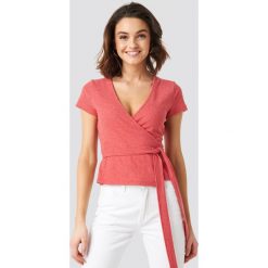 NA-KD Ribbed Side Knot Top - Pink,Red. Różowe topy damskie NA-KD, bez wzorów, prążkowane, bez kołnierzyka. Za 100,95 zł.