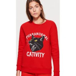 Bluza z nadrukiem - Czerwony. Czerwone bez kategorii marki Cropp, s, z nadrukiem. Za 69,99 zł.