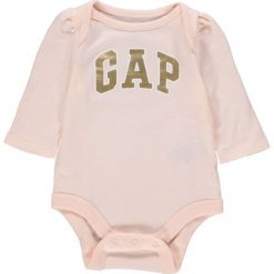 Body w kolorze jasnoróżowym. Różowe body niemowlęce Gap Kids, z nadrukiem, z bawełny, bez rękawów. W wyprzedaży za 22,95 zł.