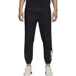 MĘSKIE SPODNIE ADIDAS NMD (S). Czarne spodnie męskie Adidas, s, w paski, z dresówki. W wyprzedaży za 249,99 zł.