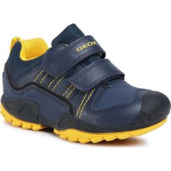 Sneakersy GEOX - J N.Savage B. A J041VA 0FEFU C4054 S Navy/Yellow. Niebieskie trampki chłopięce Geox, bez wzorów, ze skóry ekologicznej, na rzepy. Za 239,00 zł.