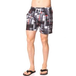 Szorty kąpielowe w kolorze szaro-czarno-czerwonym. Szare kąpielówki męskie marki Speedo, klasyczne. W wyprzedaży za 117,95 zł.