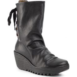 Kozaki FLY LONDON - Yada P500596006 Black. Czarne kozaki damskie Fly London, ze skóry, bez obcasa, bez zapięcia. W wyprzedaży za 429,00 zł.