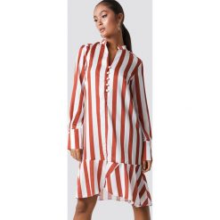 Trendyol Sukienka z falbankami - Multicolor. Szare sukienki asymetryczne marki Trendyol, z materiału, z asymetrycznym kołnierzem, midi. Za 121,95 zł.