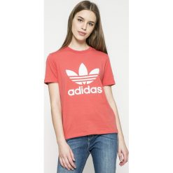 Adidas Originals - Top. Czerwone topy damskie marki adidas Originals, z nadrukiem, z elastanu, z okrągłym kołnierzem. W wyprzedaży za 79,90 zł.