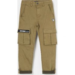 Spodnie typu cargo - Khaki. Brązowe spodnie męskie Reserved, bez wzorów. Za 79,99 zł.