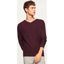 Sweter z dekoltem w serek - Fioletowy. Fioletowe swetry klasyczne męskie marki Reserved, l, z dekoltem w serek. Za 99,99 zł.
