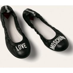 Love Moschino - Baleriny skórzane. Czarne baleriny damskie Love Moschino, bez wzorów, ze skóry, bez obcasa, na obcasie. Za 699,90 zł.