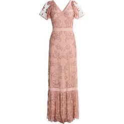 Frock and Frill BLANCHE SEQUIN Suknia balowa blush. Różowe sukienki damskie marki Frock and Frill, bez wzorów, z poliesteru, wizytowe, bez kołnierzyka, bez rękawów. W wyprzedaży za 727,20 zł.