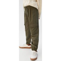 Mango Kids - Spodnie dziecięce Cargop 110-164 cm. Żółte spodnie dziewczęce Mango Kids, bez wzorów, z poliesteru. W wyprzedaży za 59,90 zł.