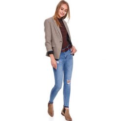 Spodnie jeansowe skinny. Niebieskie spodnie damskie Top Secret, na zimę, bez wzorów, z jeansu. W wyprzedaży za 64,99 zł.