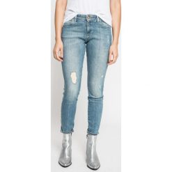 Wrangler - Jeansy All She Wants. Niebieskie jeansy damskie Wrangler. W wyprzedaży za 199,90 zł.