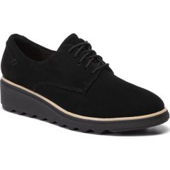 Półbuty CLARKS - Sharon Noel 261363624 Black Nubuck. Czarne półbuty damskie Clarks, na co dzień, bez wzorów, ze skóry, bez obcasa, na koturnie, bez zapięcia. Za 389,00 zł.