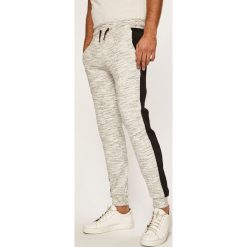 Produkt by Jack & Jones - Spodnie. Szare spodnie męskie PRODUKT by Jack & Jones, na co dzień, s, bez wzorów, z bawełny, casualowe. W wyprzedaży za 99,90 zł.