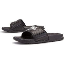 NIKE BENASSI > 343881-011. Pomarańczowe klapki damskie Nike, w paski, ze skóry, bez obcasa. Za 119,99 zł.