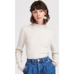 Sweter z warkoczowym splotem - Kremowy. Białe swetry damskie Reserved, s, bez wzorów, ze splotem, bez rękawów, bez kaptura. Za 79,99 zł.