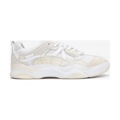 Vans Varix Wc Tenisówki Biały. Białe trampki i tenisówki damskie Vans, bez wzorów, ze skóry, bez zapięcia. Za 548,95 zł.