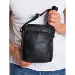 Skórzana saszetka męska torba na ramię listonoszka 5742-ndm pa black. Czarne torby męskie skórzane w paski, ze skóry, eleganckie. Za 236,90 zł.