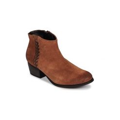 Botki Clarks MAYPEARL. Pomarańczowe botki damskie marki Clarks, bez obcasa, bez zapięcia. Za 423,20 zł.