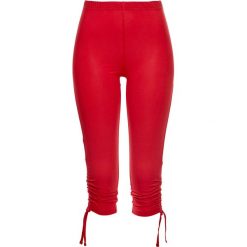 Legginsy rybaczki bonprix truskawkowy. Czerwone spodnie damskie bonprix. Za 49,99 zł.