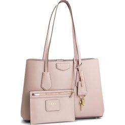 Torebka DKNY - Sullivan-Cbody Walle R84A8943 Ico Blsh/Fog FOE. Różowe torebki klasyczne damskie DKNY, bez wzorów, ze skóry, klasyczne, bez dodatków. W wyprzedaży za 639,00 zł.