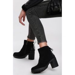 Czarne Botki We Got It. Czarne botki damskie Renee, bez obcasa, na obcasie, bez zapięcia. Za 119,99 zł.