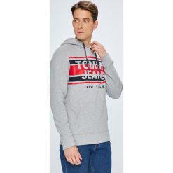 Tommy Jeans - Bluza. Szare bejsbolówki męskie Tommy Jeans, l, z nadrukiem, z bawełny, z kapturem. Za 359,90 zł.