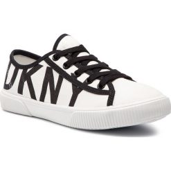 Tenisówki DKNY - Doni K4896969 Wht/Black. Białe półbuty damskie DKNY, bez wzorów, z materiału, bez obcasa, na płaskiej podeszwie, bez zapięcia. Za 379,00 zł.