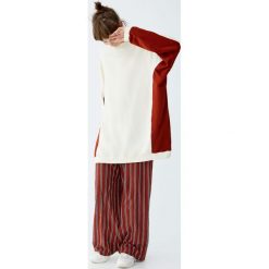 Bawełniana bluza z panelami z boku. Szare bluzy damskie Pull&Bear, bez wzorów, z bawełny, bez rękawów, bez kaptura. Za 109,00 zł.