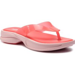 Japonki MELISSA - Odd Ad 32525 Orange/Pink 51564. Czerwone klapki damskie Melissa, bez wzorów, z tworzywa sztucznego, bez obcasa. W wyprzedaży za 219,00 zł.