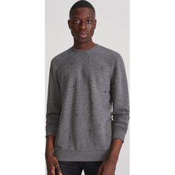 Bluza z dekoracyjnymi nitami - Szary. Szare bluzy męskie Reserved, s, bez wzorów, bez kołnierzyka, bez rękawów, bez kaptura. Za 119,99 zł.