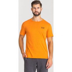 T-SHIRT EA7 EMPORIO ARMANI. Pomarańczowe t-shirty męskie m, z aplikacjami, z bawełny, z okrągłym kołnierzem. Za 209,00 zł.