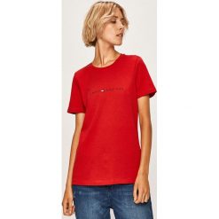 Tommy Hilfiger - T-shirt. Białe bluzki damskie TOMMY HILFIGER, s, z nadrukiem, z bawełny, z okrągłym kołnierzem. W wyprzedaży za 129,90 zł.