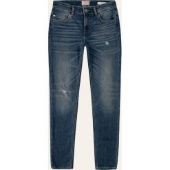 Guess Jeans - Jeansy Chris. Niebieskie jeansy męskie Guess Jeans, m, z aplikacjami. W wyprzedaży za 239,90 zł.