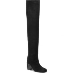 Muszkieterki STUART WEITZMAN - Hightubo YL53492 Black Suede. Czarne kozaki damskie marki Stuart Weitzman, ze skóry, przed kolano, na wysokim obcasie, na obcasie, bez zapięcia. W wyprzedaży za 1989,00 zł.