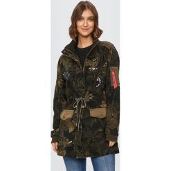 Desigual - Parka. Zielone kurtki damskie Desigual, s, bez wzorów, z bawełny, długie, bez kaptura. Za 779,90 zł.