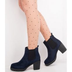 Botki damskie Sixth Sens C166-2 Granatowe. Niebieskie botki damskie Sixth Sens, z tworzywa sztucznego, eleganckie, bez obcasa, na obcasie, bez zapięcia. Za 99,00 zł.