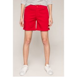 Tommy Jeans - Szorty. Szorty jeansowe damskie Tommy Jeans, casualowe. W wyprzedaży za 239,90 zł.