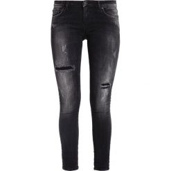 LTB MINA Jeansy Slim Fit carma black wash. Czarne jeansy damskie marki LTB, z elastanu. W wyprzedaży za 139,50 zł.