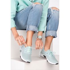 Jasnozielone Buty Sportowe Isirney. Zielone buty sportowe damskie Born2be, bez wzorów, sportowe. W wyprzedaży za 79,99 zł.
