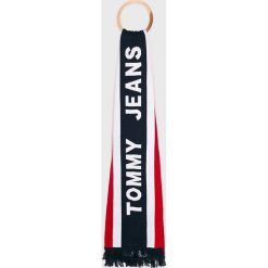 Tommy Jeans - Szalik. Niebieskie szaliki męskie marki Tommy Jeans, bez wzorów, z bawełny. Za 229,90 zł.