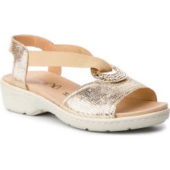 Sandały CAPRICE - 9-28251-22 Lt Gold Reptil 957. Żółte klapki damskie Caprice, bez wzorów, ze skóry, bez obcasa, na obcasie. W wyprzedaży za 159,00 zł.