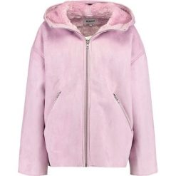Weekday AMANDA Kurtka ze skóry ekologicznej purple. Fioletowe kurtki damskie Weekday, m, bez wzorów, z poliesteru. W wyprzedaży za 399,20 zł.