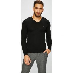 Guess Jeans - Sweter. Czarne swetry klasyczne męskie Guess Jeans, l, z dzianiny. Za 329,90 zł.