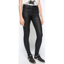Vero Moda - Spodnie Smooth. Czarne spodnie damskie Vero Moda, s, bez wzorów, z elastanu, casualowe. W wyprzedaży za 99,90 zł.