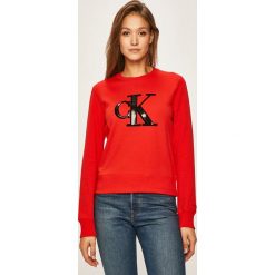 Calvin Klein Jeans - Bluza. Czerwone bluzy damskie Calvin Klein Jeans, s, z nadrukiem, z bawełny, bez rękawów, bez kaptura. W wyprzedaży za 329,90 zł.
