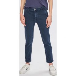 Pepe Jeans - Spodnie Maura. Jeansy damskie Pepe Jeans. W wyprzedaży za 219,90 zł.