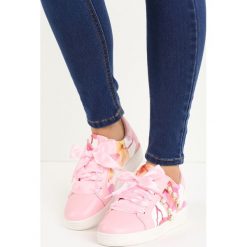 Różowe Buty Sportowe Burble. Różowe buty sportowe damskie Born2be, bez wzorów, ze skóry, na sznurówki. Za 39,99 zł.