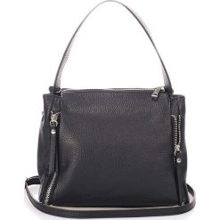 Skórzana torebka w kolorze czarnym - 16 x 23 x 13 cm. Czarne torebki klasyczne damskie Black Bags, w paski, ze skóry, na ramię, bez dodatków. W wyprzedaży za 263,95 zł.